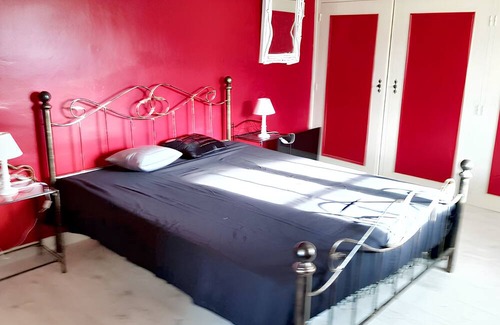 Carlux House | Homerez - Beautiful house for 4 ppl. with shared pool and terrace at Carlux