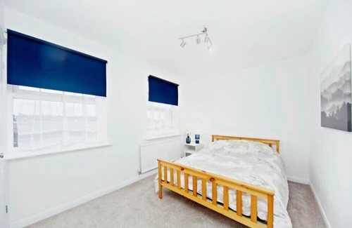 Purley House | 5BR Family Home Close to Parks and City Links