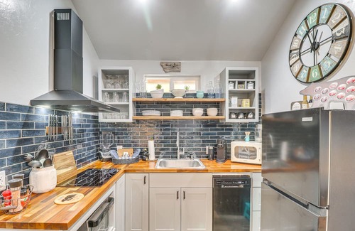 Lakeside Apartment | Charming Lakeside Apartment: 2 Mi to Flathead Lake