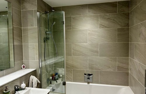 Dublin Apartment | Double BR with a full bathtub in a tranquil location!