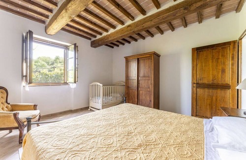 Radicondoli Apartment | Beautiful apartment for 8 people with pool, WIFI, veranda, panoramic view and parking