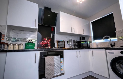Thamesmead East House | I Love London! A Stunning 2 Bed Home Sleeps 1-3!