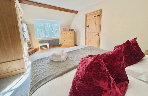 Brondini House | Pass the Keys | Rosedale Cottage | Large Pool! | Pass The Keys