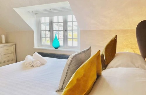Brondini House | Pass the Keys | Rosedale Cottage | Large Pool! | Pass The Keys