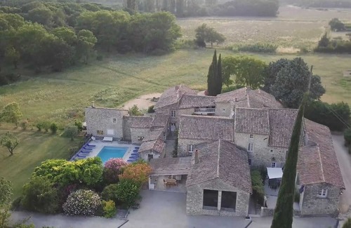 Valaurie House | Homerez - Nice house for 2 ppl. with shared pool, garden and terrace at Valaurie