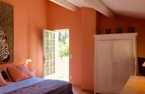 Valaurie House | Homerez - Nice house for 2 ppl. with shared pool, garden and terrace at Valaurie