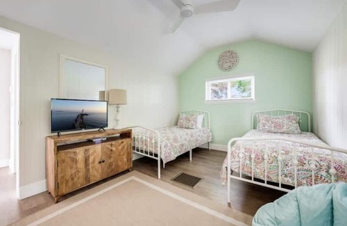 Westbrook Center Cottage | 3BR Private Cottage w/ Pool in Old Saybrook