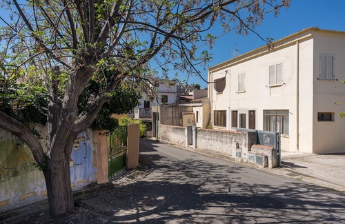 Irgoli Apartment | Apartment 'Casa Vacanza Nel Centro Di Irgoli' with Private Terrace, Wi-Fi and Air Conditioning