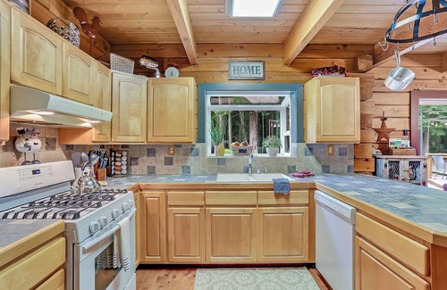 Forks Cabin | Quintessential Pacific Northwest Experience