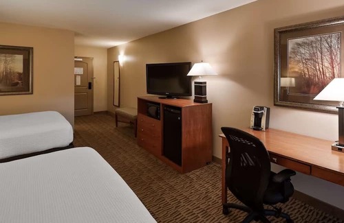 South Loop House | Ideal Family Getaway: Fun Water Park & Comfy Lodging Near Mall