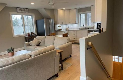Fort Ann House | Lake front guest house!