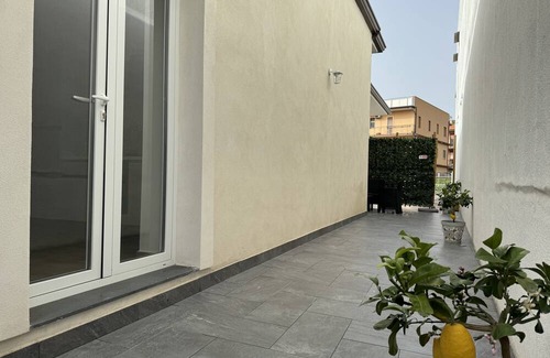 Fiumefreddo di Sicilia Apartment | Detached vacation home on the ground floor with courtyard
