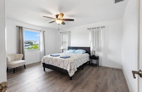 Edgewater House | Located in the center of the town