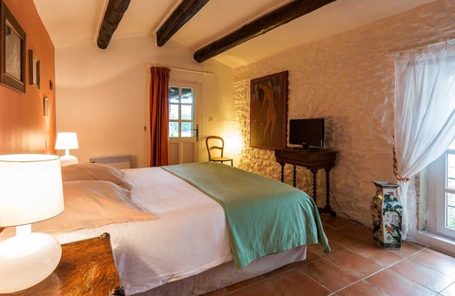 Valaurie House | Homerez - House for 4 ppl. with shared pool, garden and terrace at Valaurie
