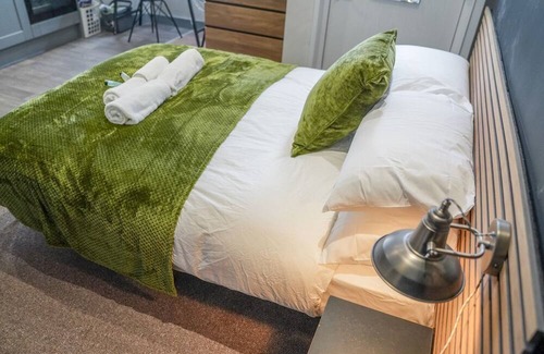 Beeston Apartment | Studio Retreat with Parking near Nottingham City Centre|Pass the Keys