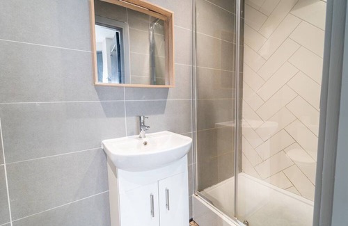 Beeston Apartment | Studio Retreat with Parking near Nottingham City Centre|Pass the Keys
