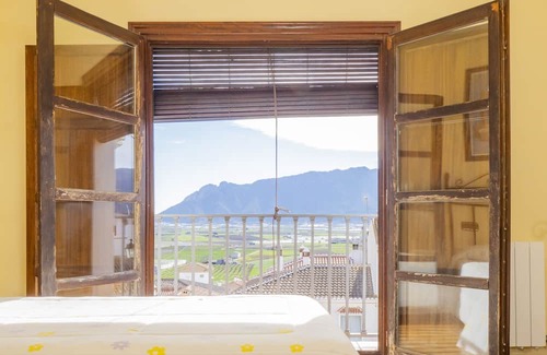 Zafarraya Cottage | Cubo's La Casa de Tita Elvira 8 PAX / communal swimming pool / valley views