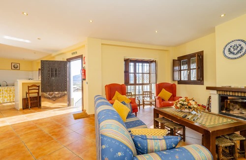 Zafarraya Cottage | Cubo's La Casa de Tita Elvira 8 PAX / communal swimming pool / valley views