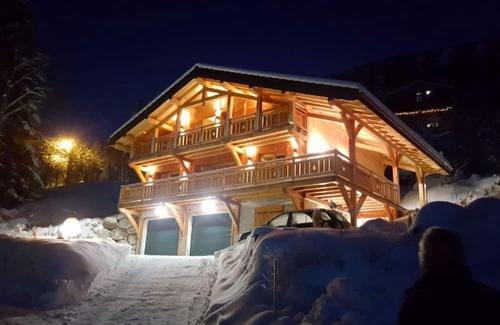 Thollon-les-Memises Ski Chalet | Chalet 'Le P'tit Suisse, Chalet Savoyard' with Lake View & Mountain, Private Terrace and Wi-Fi