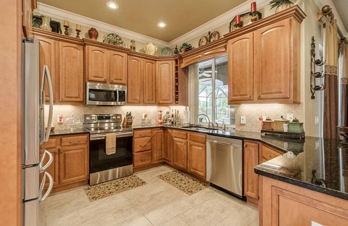 Lakeland House | Beautiful 4/2 bath, 2600 sq ft home in gated subdivision. pool and hot tub