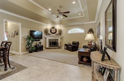 Lakeland House | Beautiful 4/2 bath, 2600 sq ft home in gated subdivision. pool and hot tub