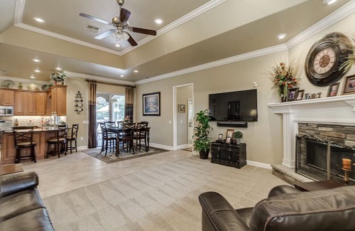Lakeland House | Beautiful 4/2 bath, 2600 sq ft home in gated subdivision. pool and hot tub