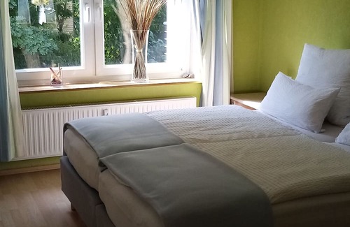 Hehlen Apartment | Fewo Summertime Direkt an der Weser mit Schloß+weserblick und Idyllischem Garten
