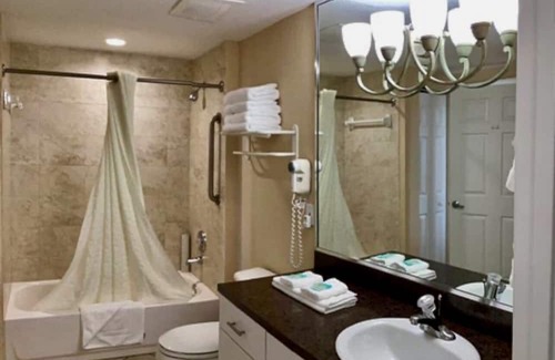 Weston Resort | Weston offers an upscale community that thrives on golf, tennis, and spas.