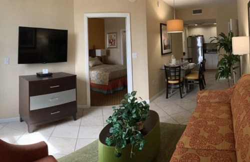 Weston Resort | Weston offers an upscale community that thrives on golf, tennis, and spas.