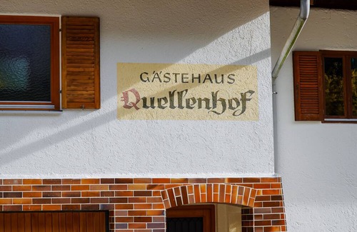 Bad Reichenhall Apartment | Gemütliche Ferienwohnung Mitten im Grünen mit Badeteich und Direktem Bergblick!