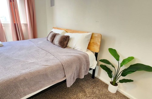 Clifton Heights House | Instaworthy Home in Clifton Heights Close to Waterfront and Downtown Louisville