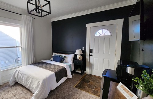 Clifton Heights House | Instaworthy Home in Clifton Heights Close to Waterfront and Downtown Louisville