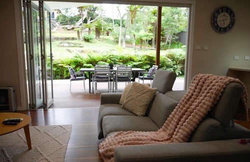 Caringbah South House | Luxury 2 story home in Yowie Bay. Close to Sydney CBD & Cronulla Beach
