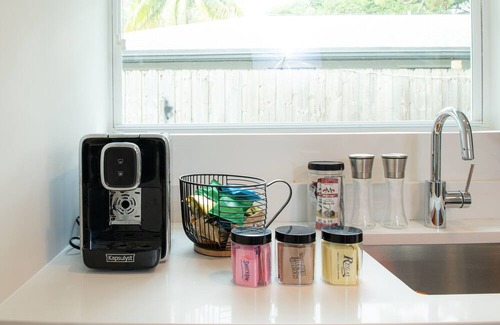 Poinciana Park House | Tropical Bliss: Junior Suite in Ft Lauderdale