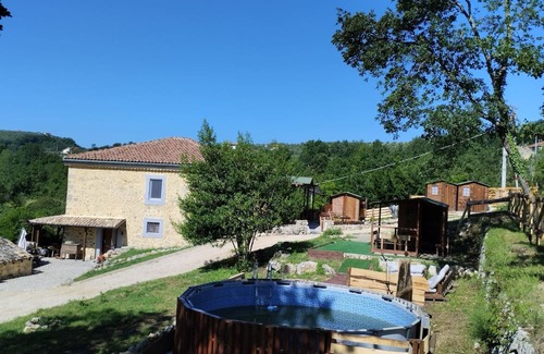 Arpino House | 12 m2 tent equipped with a comfortable French double bed, with an internal space to relax in. The ex