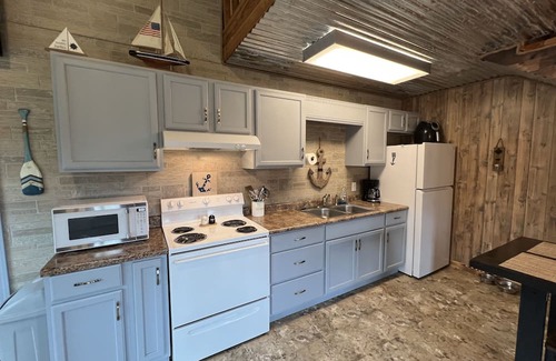 Higden Cabin | Cozy cabin near Greers Ferry Lake!