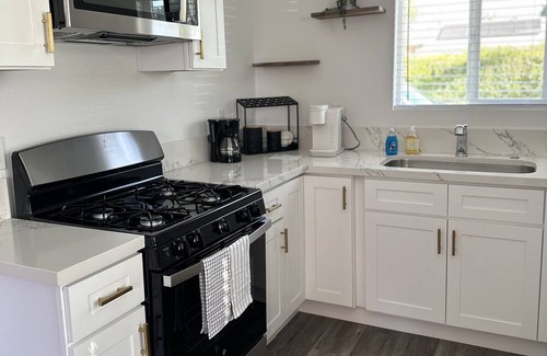 Mission Hills Apartment | Charming and Stylish 1 Bedroom/1 Bathroom Guesthouse