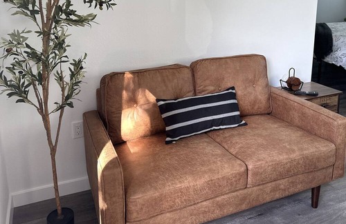 Mission Hills Apartment | Charming and Stylish 1 Bedroom/1 Bathroom Guesthouse