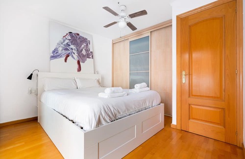 El Port Apartment | This apartment is a 2 bedroom(s), 2 bathrooms, located in L'Hospitalet de Llobregat, .