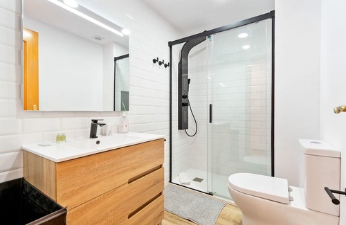 El Port Apartment | This apartment is a 2 bedroom(s), 2 bathrooms, located in L'Hospitalet de Llobregat, .