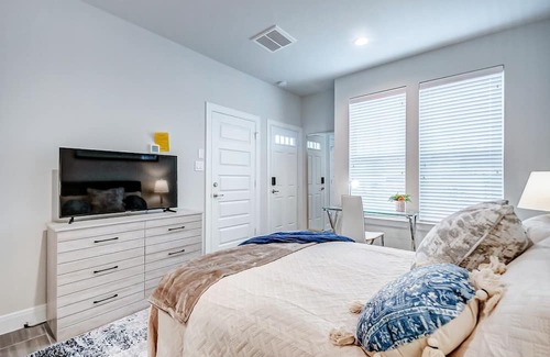 South Main House | Guesthouse/Private Room: Med Center & NRG Houston