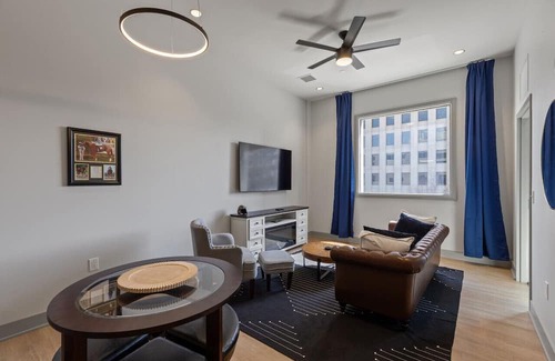 Downtown Apartment | Downtown LEX - Keeneland Condo