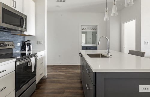 Austin Apartment | Modern Apartment in Prime Location (ID1403X649)