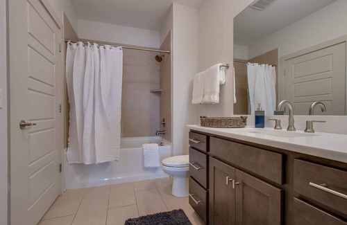 Nashville Apartment | New* East Nash - King Bed, Short Drive to Dwntwn!