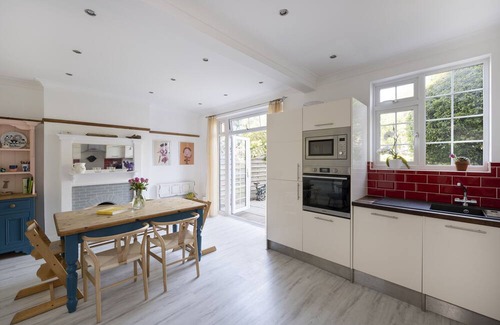 Penge House | Charming House easy access to Central London