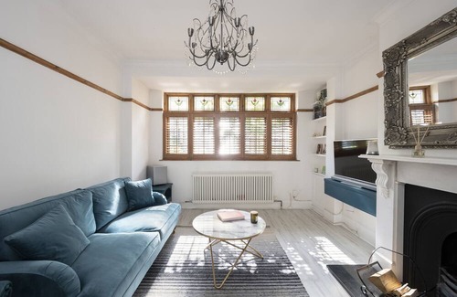 Penge House | Charming House easy access to Central London
