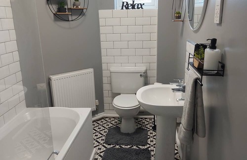 Weston on Trent Apartment | 2 bedroom apartment overlooking canal near CBS Arena, George Elliot, UHCW 🏥