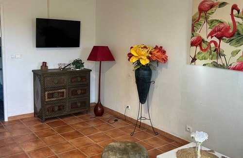 Bellegarde Apartment | Homerez - Appartement for 2 ppl. with shared pool and terrace at Bellegarde
