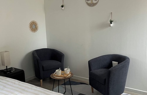 Trizay Bed & Breakfast | Chambre Indépendante et Privative Avec Terrasse et Piscine à 20 min des Plages