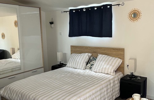 Trizay Bed & Breakfast | Chambre Indépendante et Privative Avec Terrasse et Piscine à 20 min des Plages